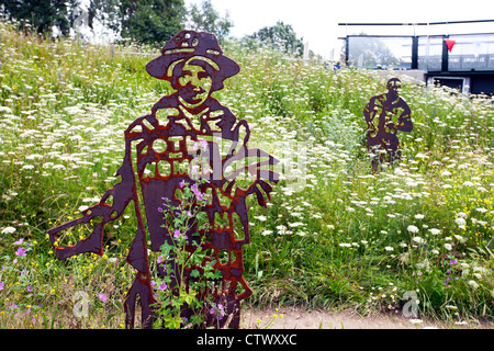 Eine Skulptur von Sylvia Pankhurst in der Nähe von Meath Brücke, Mile End Park, durch den Regent es Canal, London, UK. Stockfoto