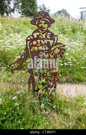 Eine Skulptur von Sylvia Pankhurst in der Nähe von Meath Brücke, Mile End Park, durch den Regent es Canal, London, UK. Stockfoto