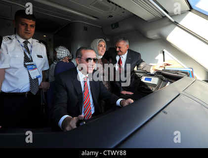 Der türkische Ministerpräsident Recep Tayyib Erdoğan auf einen Schnellzug Probefahrt Ankara Stockfoto