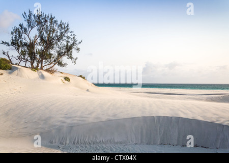 Weiße Düne am Meer im Süden Madagaskars Stockfoto