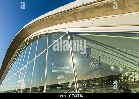 Die Fassade des American Air Museum-Galerie im Imperial War Museum Duxford, Cambridgeshire, England Stockfoto
