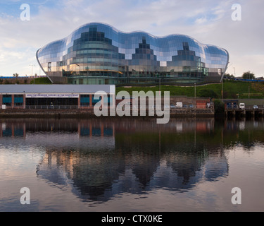 NEWCASTLE, Großbritannien - 02. AUGUST 2012: Das Sage Building am Fluss Tyne Stockfoto