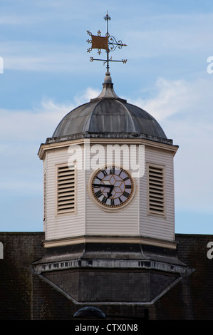 NEWCASTLE, Großbritannien - 02. AUGUST 2012: The Clock Tower on the Guildhall Stockfoto