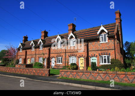 Sutton Alms-House's, West Street, Brent Broughton, Lincolnshire, 1860. Für Sir John Sutton, 3. Baronet, Hilfe für die Armen, Wohltätigkeitsorganisation, Dach über Kopf. Stockfoto