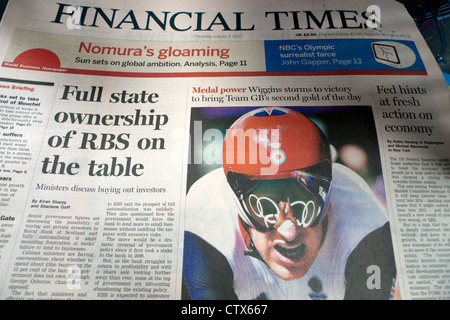 Olympische Goldmedaille gewinnen Radfahrer Bradley Wiggins erscheint auf der Titelseite der Financial Times Zeitung am 2. August 2012 Stockfoto