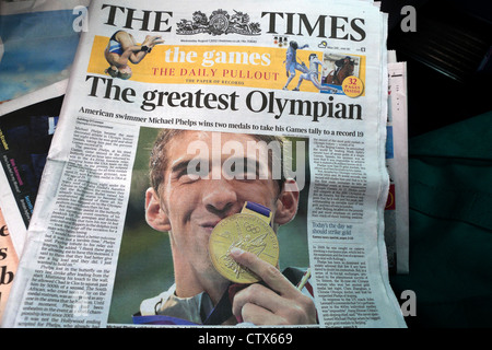 Der amerikanische Schwimmer Michael Phelps, mehrfacher Olympiasieger bei den Olympischen Spielen, titelte „The Greatest Olympian“ The Times Newspaper London England UK Stockfoto