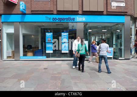 Außenansicht der Co-Operative Bank St Mary's Street Cardiff, Wales UK KATHY DEWITT Stockfoto