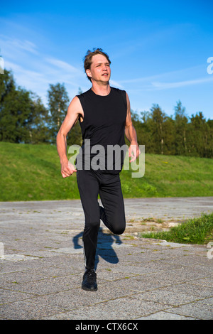 Sportler ist auf einige Art vergoldete Fundament Heizung Stockfoto