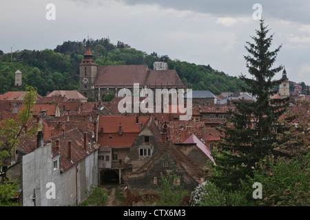 Panorama der Stadt Brasov (Kirche und Dächer aus mittelalterlichen Gebäuden). Karpaten Siebenbürgen Rumänien Osteuropa EU Stockfoto