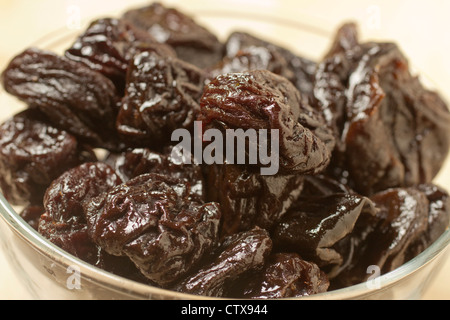 Eine Schüssel mit Pflaumen Stockfoto