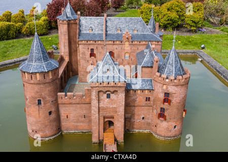 Muiden Castle in Madurodam, ein ganzes Land in Miniatur, eine wichtige Touristenattraktion in Den Haag (oder Den Haag), in Südholland, Niederlande. Stockfoto