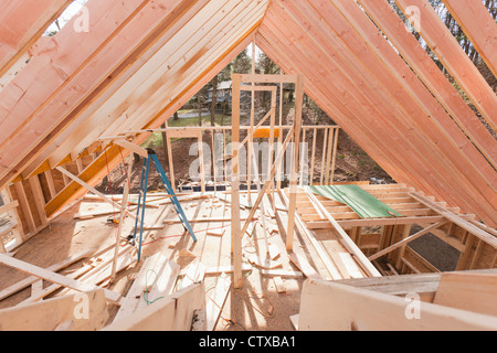 Innenansicht der Dachsparren eines gerahmten Hauses Stockfoto