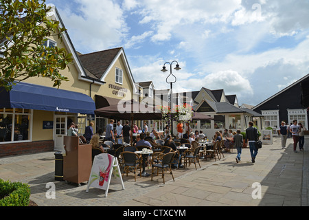 Starbucks Coffee Shop, Bicester Village Outlet Shopping Center, Bicester, Oxfordshire, England, Vereinigtes Königreich Stockfoto