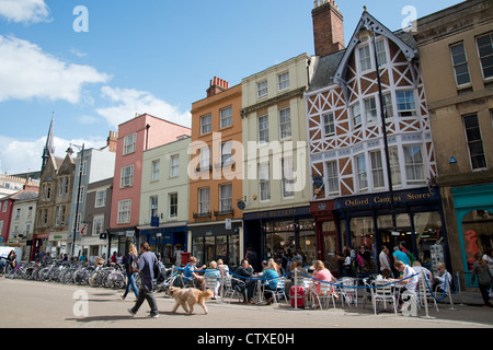 Café im Freien auf der Broad Street, Oxford, Oxfordshire, England, Vereinigtes Königreich Stockfoto