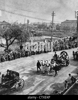 Wagen mit Admiral Togo, Besuch Marineoffiziere und Regierungsbeamte während Togos offiziellen Tokyo im Oktober 1905 Stockfoto