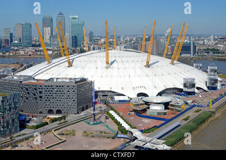Luftbild O2 Dome Arena London 2012 Olympische Veranstaltungsort auf der Greenwich Halbinsel mit Canary Wharf Banking Skyline über Stockfoto