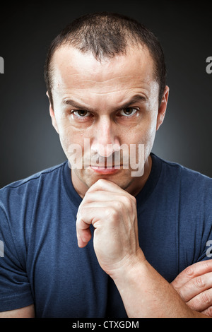 Neugierige Menschen Ausdruck, Studio gedreht Stockfoto