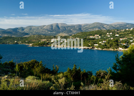 Blick über Lassi in Richtung der Berge, Argostoli, Kefalonia, Ionische Inseln, Griechenland. Stockfoto