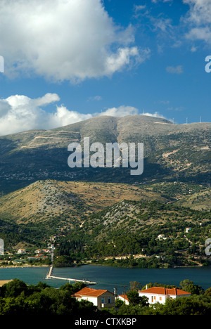 Blick über Argostoli und Argostoli vom Hügel oberhalb Lassi, Kefalonia, Ionische Inseln, Griechenland. Stockfoto