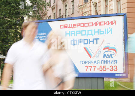 Nationalen Parlament Wahlkampf Wahlplakat fand am 17. Juli 2011 in St. Petersburg, Russland Stockfoto