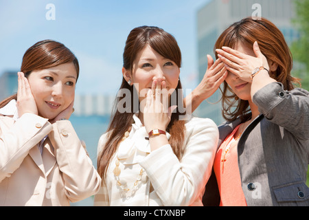 Drei Frauen, die nichts sehen, nichts hören, nichts sagen Stockfoto