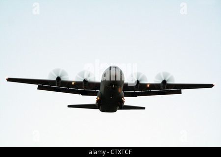 Royal Australian Air Force C-130 Hercules Landung am Flughafen Darwin Stockfoto