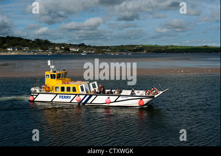 Das schwarze Tor Padstow Rock Ferry boat auf die Mündung des Flusses Camel in Padstow Cornwall UK Stockfoto