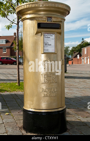 Gold Briefkasten In Hamble Hampshire, Dani König gewann eine Goldmedaille für das Radfahren in die Olympischen Spiele 2012 zu feiern Stockfoto