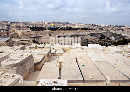 Blick auf Jerusalem und den Gräbern auf dem Ölberg. Stockfoto