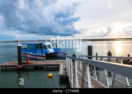 Ausflug mit dem Boot zu den Inseln ab Faro Portugal Stockfoto