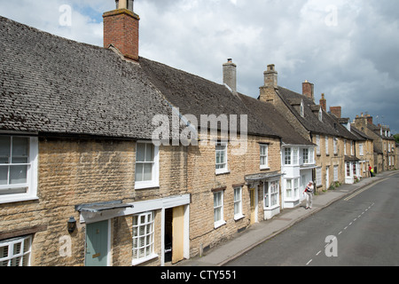 Reihe von Hütten, Market Street, Chipping Norton, Oxfordshire, England, Vereinigtes Königreich Stockfoto