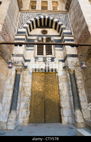 Haupttor des Bu Nassir Sultansmoschee, Khan El Khalili, Kairo, Ägypten, Nordafrika, Afrika Stockfoto