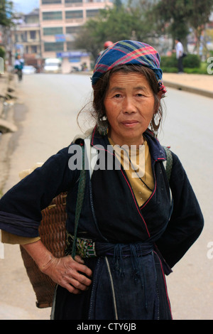 Ältere Frau von Hmong-Stamm, Sapa, Vietnam Stockfoto