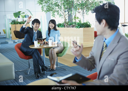 Unternehmer sagen Hallo miteinander Stockfoto
