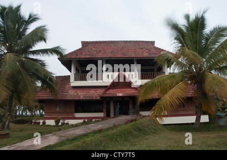 Tharavadu - die traditionellen Holzhütten von Kerala, antike Architektur in Südindien Stockfoto