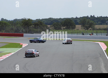 Rennen in die Schlaufe am Fujifilm Tourenwagen Trophäe 1970-2000 Silverstone Classic 22. Juli 2012 Stockfoto