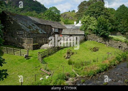 Yew Tree Farm (einst im Besitz von Beatrix Potter) Im Sommer in der Nähe des Coniston Lake District National Park Cumbria England Großbritannien Großbritannien GB Großbritannien Stockfoto