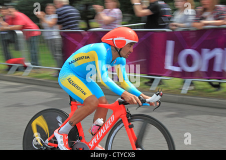 London 2012 Olympische Männer Radfahren Zeitfahren. East Molesey, Surrey, England, Vereinigtes Königreich, Europa. Assan Bazayev, Kasachstan, 31 Stockfoto