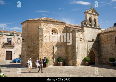 Kloster des Hl. Paulus in Carceres, Spanien (Convento de San Pablo) von der Plaza de San Pablo Stockfoto