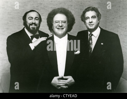 LUCIANO PAVAROTTI, italienischer Tenor an Links mit NY Metropolitan Dirigent und Regisseur James Levine und Placido Domingo im Jahr 1993 Stockfoto