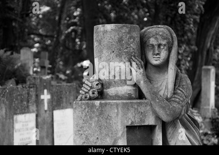 Grabstein auf dem Lytschakiwski-Friedhof, Lemberg, Ukraine Stockfoto