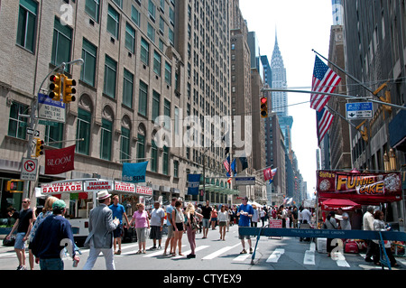 Am Wochenende Street Market Lexington Avenue Midtown Center East Manhattan New York Chrysler Building Vereinigte Staaten von Amerika Stockfoto