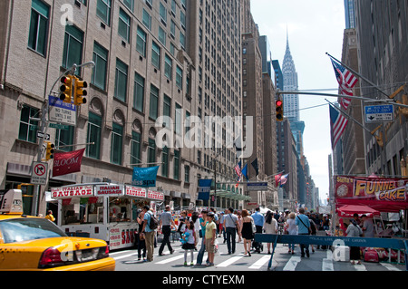 Am Wochenende Street Market Lexington Avenue Midtown Center East Manhattan New York Chrysler Building Vereinigte Staaten von Amerika Stockfoto