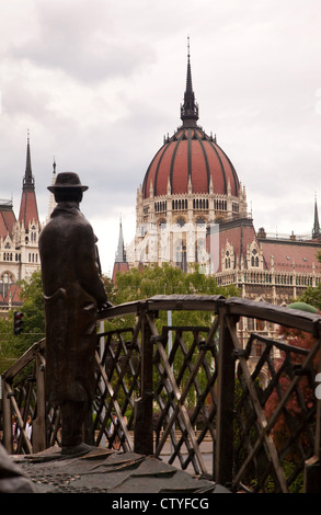 Ungarn, Budapest, Imre Nagy Statue und Parlament Bld. Stockfoto