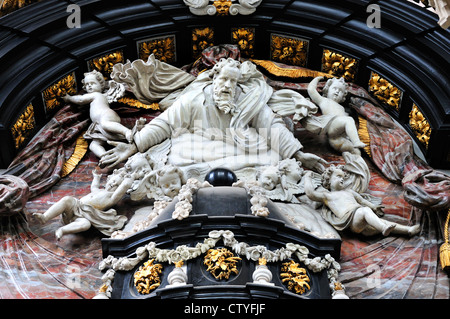 Ghent / Gent, Belgien. Sint Niklaaskerk / St. Nicholsas Kirche. Innenraum. Stockfoto