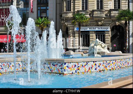 Brunnen in die quadratische Place Clemenceau in Pau, Pyrenäen, Frankreich Stockfoto