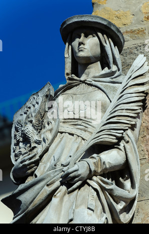 Statue am Dentzelt Gebäude erbaut 1444 in Echternach, Luxemburg Stockfoto