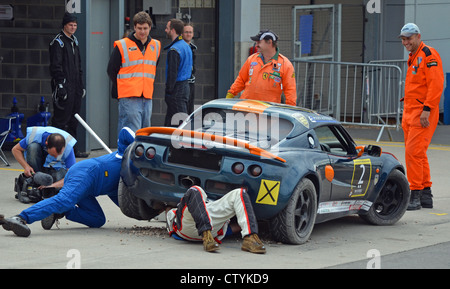 Lotus Elise in den Gruben bei Lotus auf Track Elise Trophy Donington Park August 2011 Stockfoto