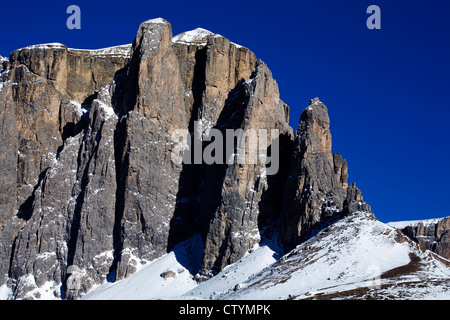 Felswände unterhalb Piz Ciavazes Sas De Salei Gruppo del Sella Sella Gruppe und Passo Sella Val Gärten Wolkenstein Dolomiten Italien Stockfoto