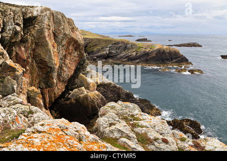 Küste in der Nähe von Rhoscolyn, Anglesey, Wales Stockfoto